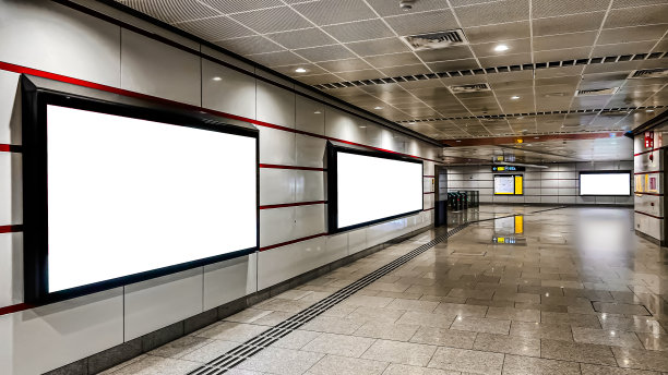 空灯箱在捷运站的模拟。图片下载