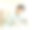 亚洲男工人在家检查厨房水龙头图片下载