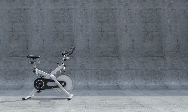 现代混凝土背景下的健身自行车。在家锻炼的概念。三维渲染图片下载