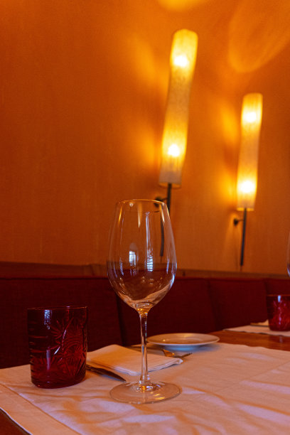 舒适的餐厅内部图片下载