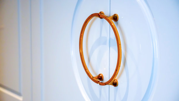 典雅，复古风格的走廊橱柜的现代，豪华的房子图片下载