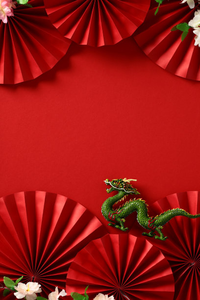 中国新年2024 -红色背景的抽象农历新年龙艺术。节日卡片设计折纸扇，樱花，龙图片下载