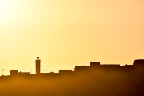 夕阳下的工厂，照片为背景图片下载