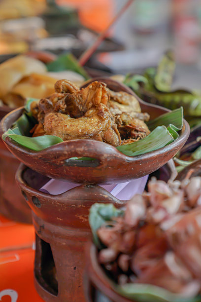 诱人的即食炸鸡正在出售图片下载