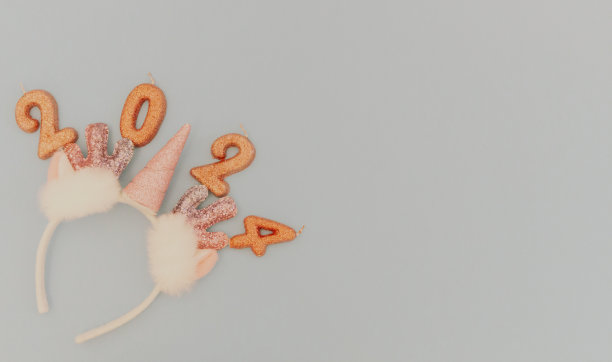 蓝色背景2024数字蜡烛独角兽发箍图片下载