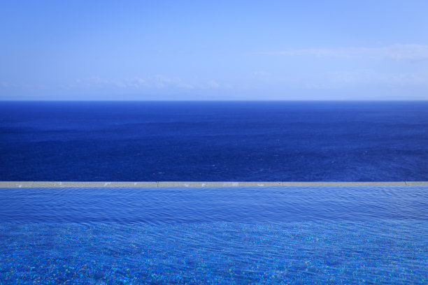 游泳池和海景背景图片下载