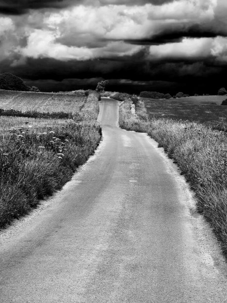英国英格兰中部沃里克郡乡村公路图片图片下载