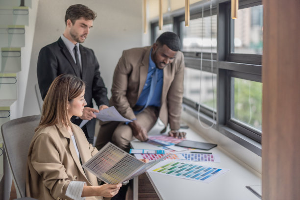 产品经理，设计师完善应用UI，颜色，按钮。测试，优化无缝用户体验图片下载