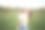 母女俩在公园里绕圈玩耍。库存图片图片下载