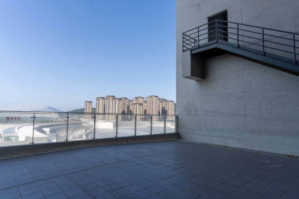 城市景观框架外的现代建筑空间图片下载