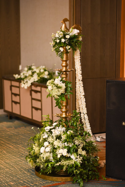 婚礼油灯配花饰图片下载