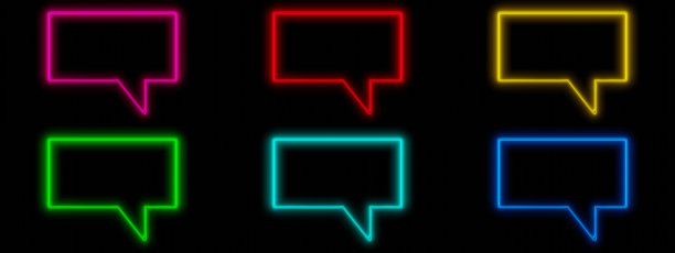 夜间广告演讲气泡标志霓虹灯框架黑色背景。三维渲染图片下载