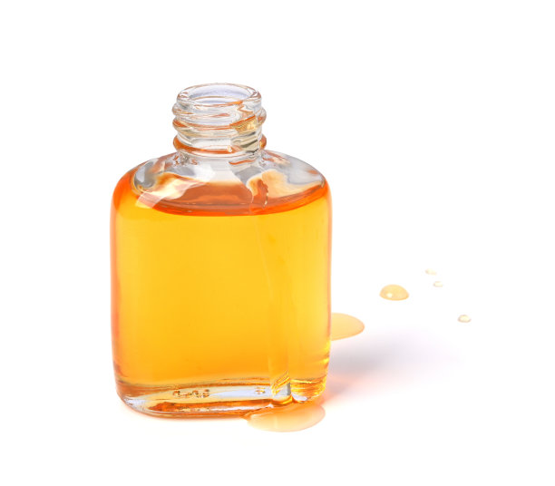 瓶中的蜂蜜被隔离在白色的背景上。图片下载
