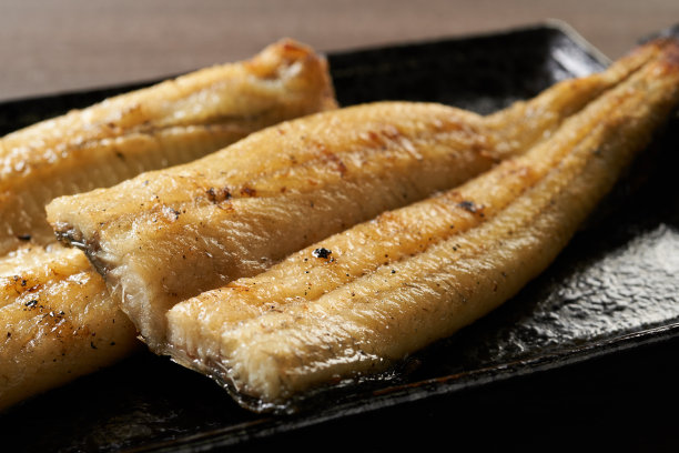 日本传统菜肴烤鳗鱼的图片图片下载