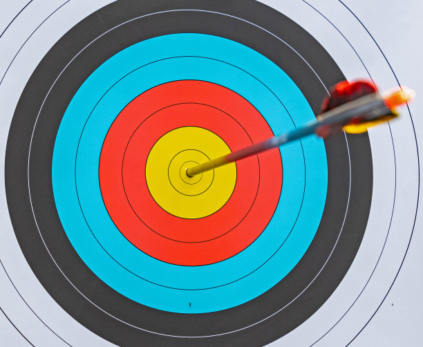 箭从中间对准目标射出图片下载