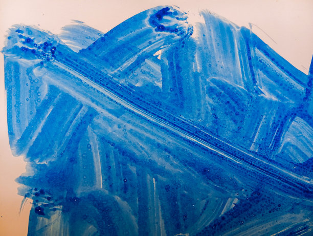 毛笔画抽象的蓝色笔画背景。用复制空间绘制笔刷笔触纹理。图片下载