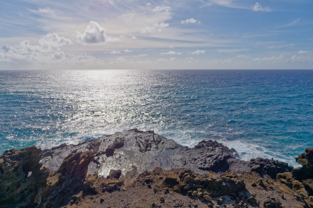 夏威夷瓦胡岛美丽的马卡普海滩公园岩石海岸的特写照片图片下载