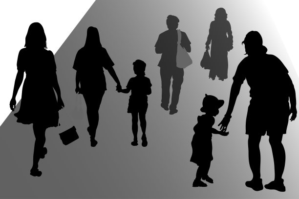 矢量剪影的一群人，妇女和儿童在散步图片下载