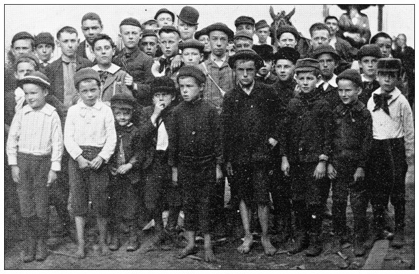 汉普顿县，马萨诸塞州的古董图像:斯普林菲尔德，男孩图片下载