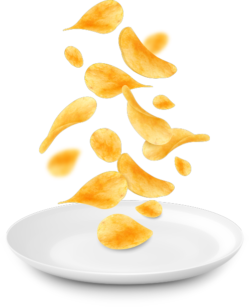 薯片落在白色陶瓷盘子里图片下载
