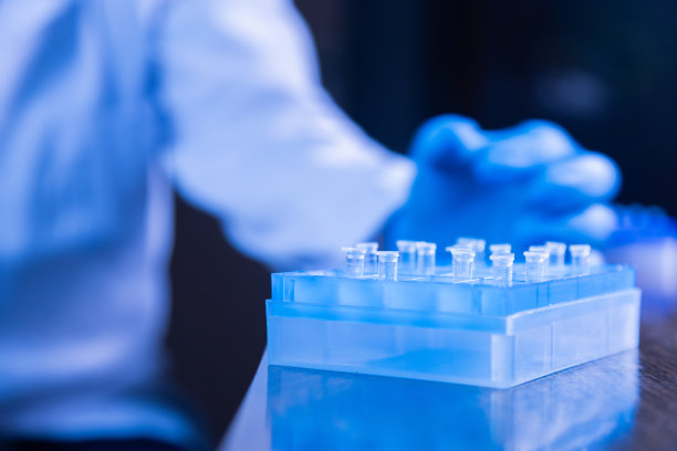 制药行业生产线。药品和药物的制造，药品。高质量的照片。图片下载