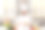 专业厨师在厨房的大理石餐桌上呈现美味的沙拉图片下载