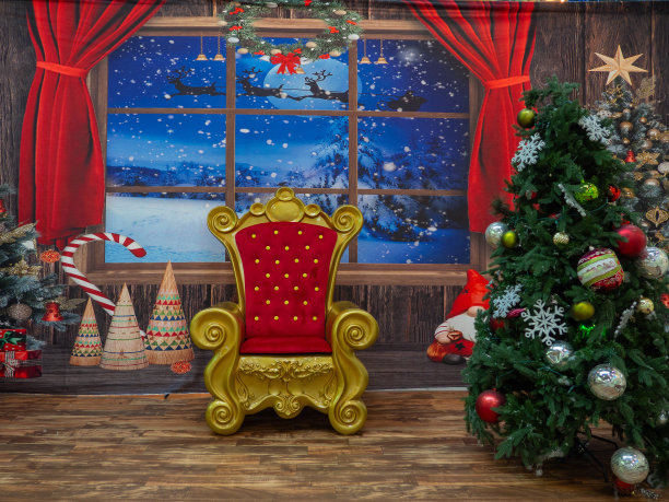 窗户旁边的圣诞老人椅子的照片图片下载
