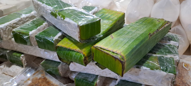 新鲜的豆豉在印尼当地市场堆放和销售图片下载