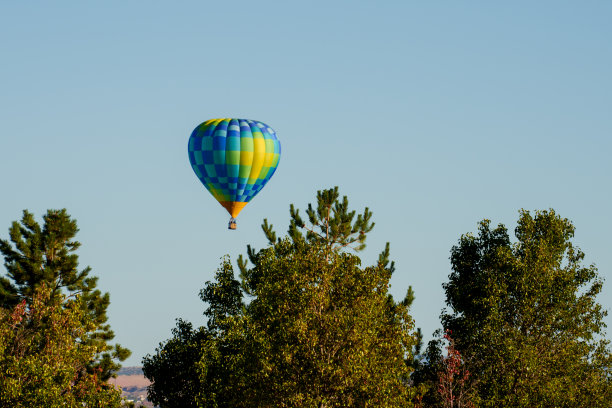 新墨西哥州阿尔伯克基附近的热气球图片下载