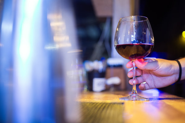 一杯红酒图片下载