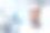 特写照片。一位年轻的穆斯林女性实验室助理、药剂师、科学家的肖像，戴着头巾和防护眼镜站在医学实验室里，微笑着看着镜头图片下载