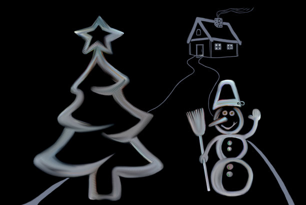 美丽的圣诞树和快乐的雪人。图片下载