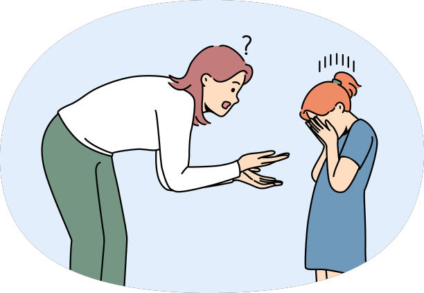 年轻的母亲责骂哭泣的女儿图片下载