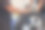 机械师在汽车维修站表演汽车车轮平衡和刺激的照片图片下载