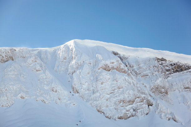 登山者冰川攀登乌卢达格山顶照片，冬季露营在乌卢达格国家公园布尔萨，土耳其(土耳其)图片下载