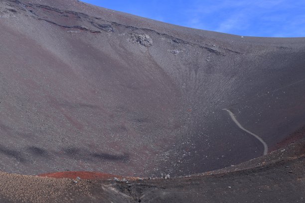 日本富士山的会惠火山口图片下载