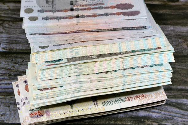 埃及货币钞票，包括200、100和50埃及镑图片下载