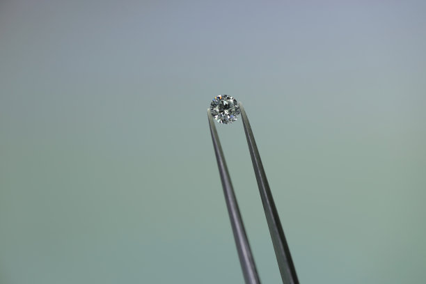 美丽的钻石，不同的形状，不同的克拉，非常美丽和昂贵的背景与文字的空间图片下载