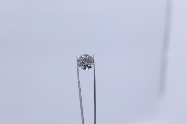 美丽的钻石，不同的形状，不同的克拉，非常美丽和昂贵的背景与文字的空间图片下载