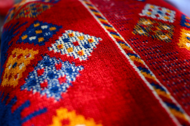 红地毯或地毯与中东风格的特写照片。图片下载