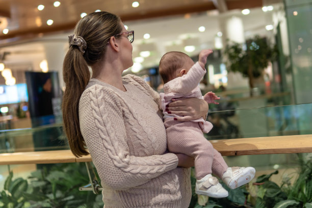 逛了逛商店图片下载