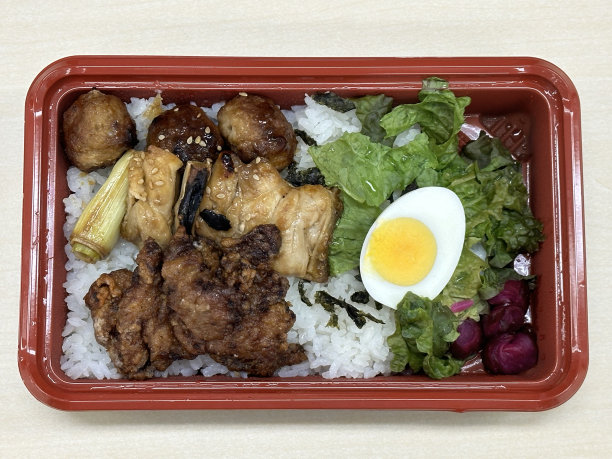烤鸡肉串盒饭图片下载