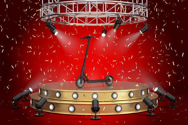 黑色现代生态电动踏板车在金色产品展示讲台舞台与聚光灯。3d渲染图片下载