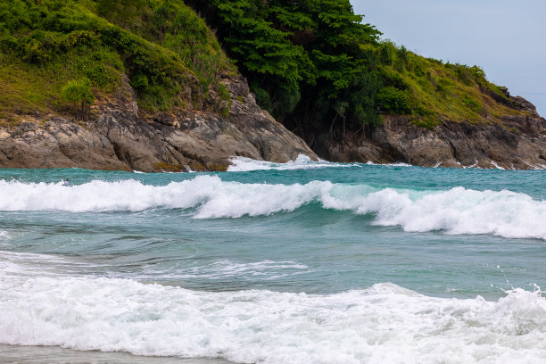 迎面而来的波。图片下载