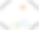 一个面带微笑的人坐在户外用电脑工作图片下载