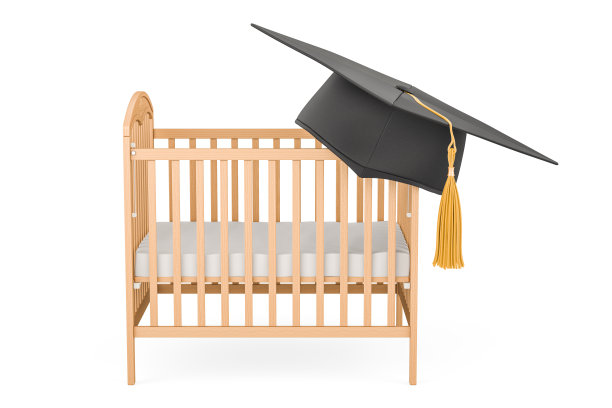 婴儿床，带毕业帽的婴儿床。三维渲染图片下载