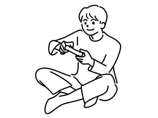 盘腿玩游戏的男孩图片下载