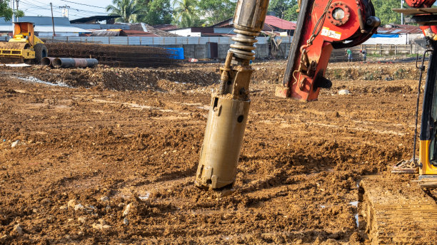 钻孔桩在施工中图片下载