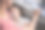 职业妈妈用笔记本电脑抱着孩子图片下载