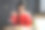 一个漂亮的年轻女人的肖像，穿着红色的毛衣图片下载